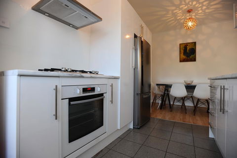 Glenelg Holiday Apartments-The Broadway - Stayed 3