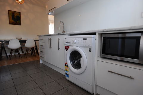 Glenelg Holiday Apartments-The Broadway - Stayed 4