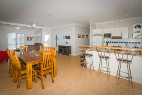 Desert Pea - Stayed 5