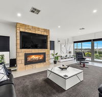 KENNEDY EXECUTIVE TOWNHOUSE - Stayed