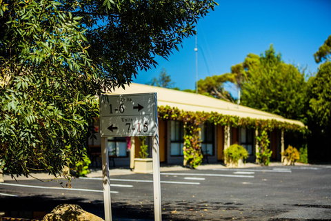 Country Roads Motor Inn Naracoorte - Stayed 20