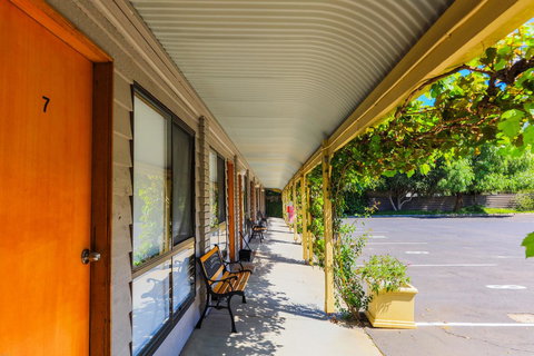 Country Roads Motor Inn Naracoorte - Stayed 27