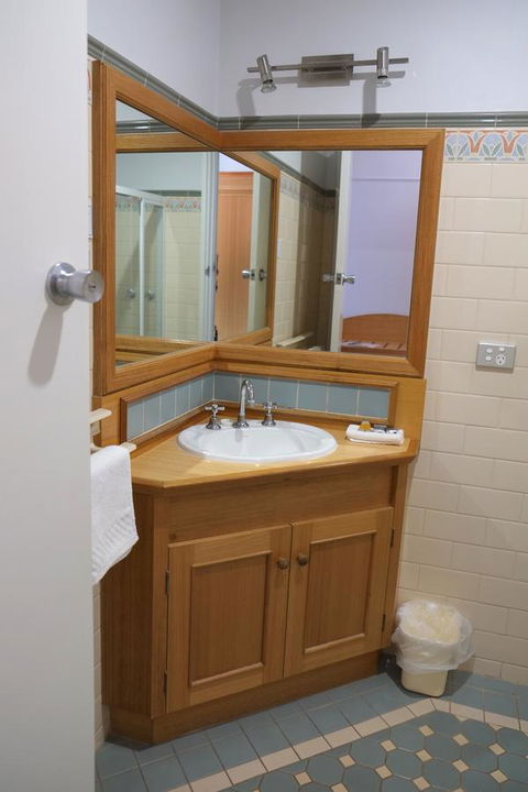 Berri Hotel - Stays Accommodation 30