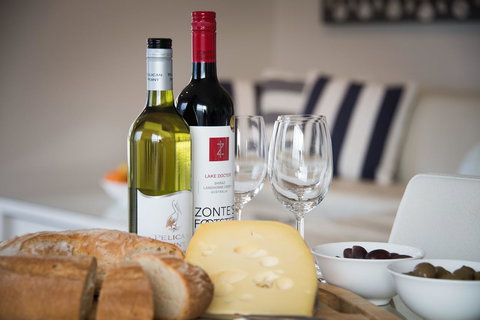 Stylish 3 Bedroom Beachview Apartment - Stays Accommodation 13