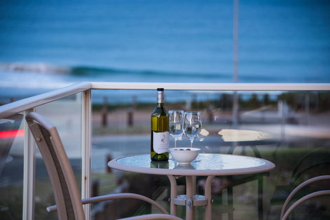 Stylish 3 Bedroom Beachview Apartment - Stays Accommodation 3