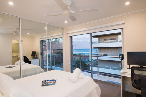 Stylish 3 Bedroom Beachview Apartment - Stays Accommodation 1