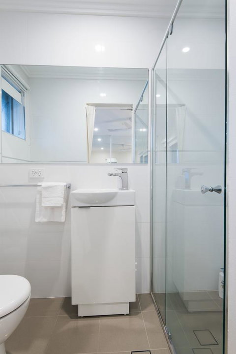 Stylish 3 Bedroom Beachview Apartment - Stays Accommodation 2