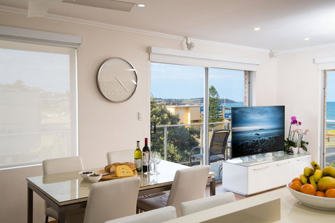 Stylish 3 Bedroom Beachview Apartment - Stays Accommodation 8