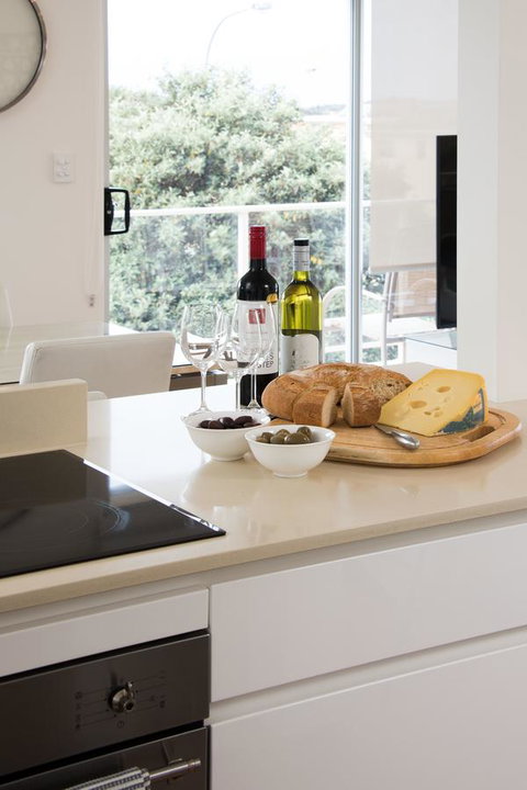 Stylish 3 Bedroom Beachview Apartment - Stays Accommodation 7