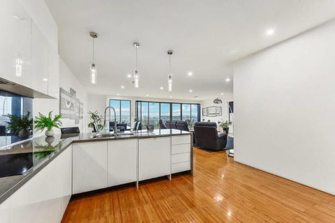 BENGALEE EXECUTIVE TOWNHOUSE- MODERN & STYLISH - Stayed 7