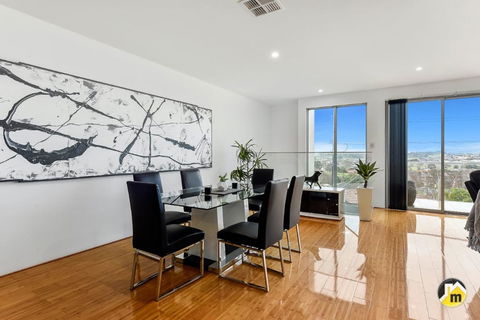 BENGALEE EXECUTIVE TOWNHOUSE- MODERN & STYLISH - Stayed 13