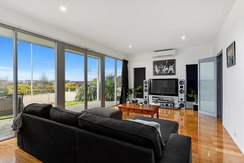 BENGALEE EXECUTIVE TOWNHOUSE- MODERN & STYLISH - Stayed 6