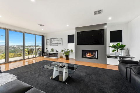 BENGALEE EXECUTIVE TOWNHOUSE- MODERN & STYLISH - Stayed 5