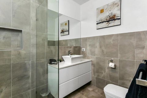 BENGALEE EXECUTIVE TOWNHOUSE- MODERN & STYLISH - Stayed 14