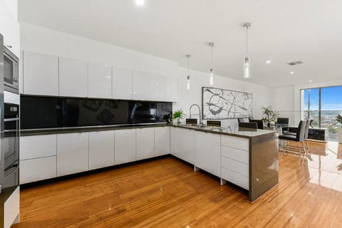 BENGALEE EXECUTIVE TOWNHOUSE- MODERN & STYLISH - Stayed 10