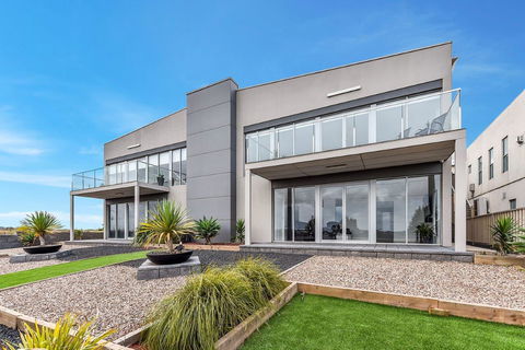 BENGALEE EXECUTIVE TOWNHOUSE- MODERN & STYLISH - Stayed 1