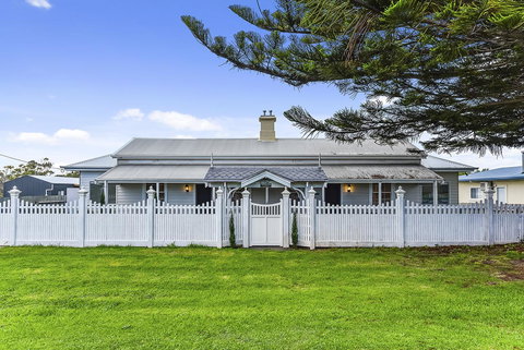 Railway Cottage In Beachport - Stayed 4