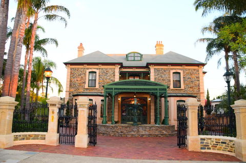 Grand Bluestone Mansion - Stayed 26