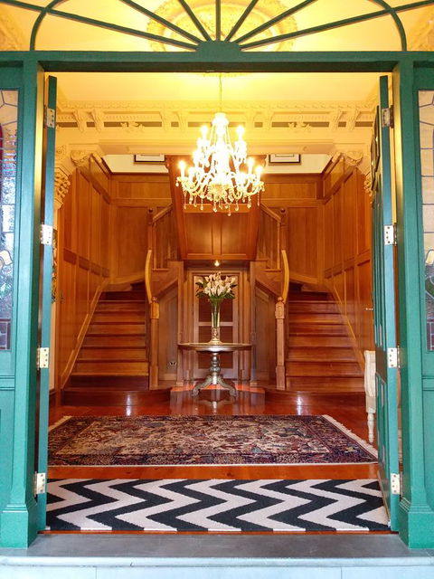 Grand Bluestone Mansion - Stayed 2