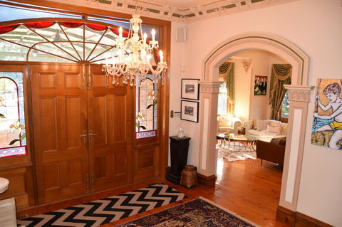 Grand Bluestone Mansion - Stayed 3