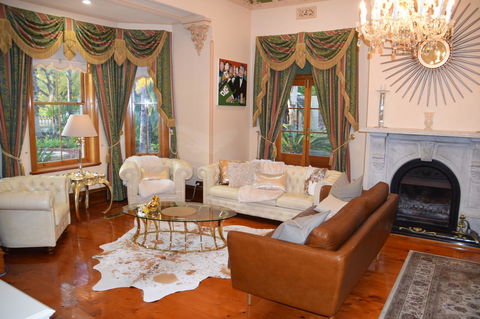 Grand Bluestone Mansion - Stayed 4