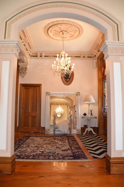 Grand Bluestone Mansion - Stayed 10