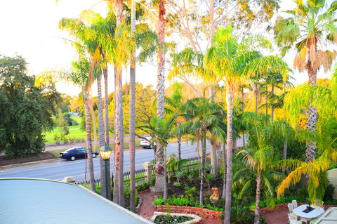 Grand Bluestone Mansion - Stayed 23