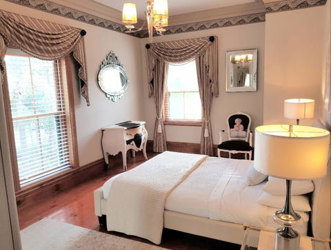 Grand Bluestone Mansion - Stayed 14