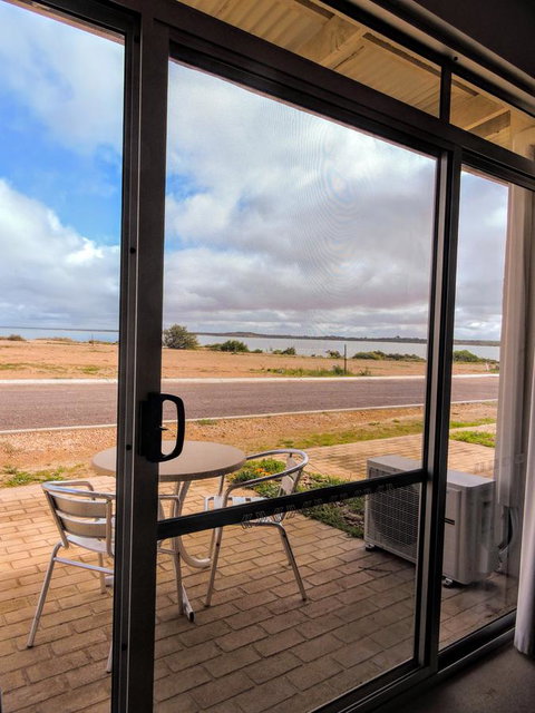 Highway One Motel - Stays Accommodation 12