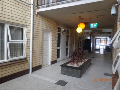 Adelaide Backpackers And Travellers Inn - Stayed 17