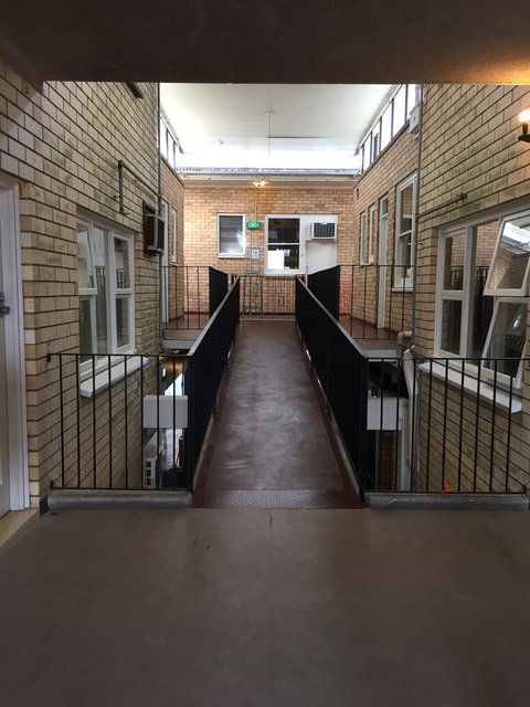 Adelaide Backpackers And Travellers Inn - Stayed 10