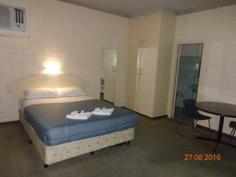 Adelaide Backpackers And Travellers Inn - Stayed 22