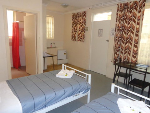 Adelaide Backpackers And Travellers Inn - Stayed 27
