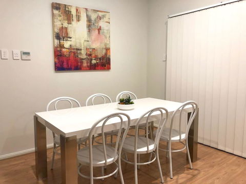 MODERN SPACIOUS 3 BR HOME - NEAR BEACH & AIRPORT - Stayed 10