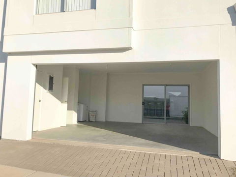 MODERN SPACIOUS 3 BR HOME - NEAR BEACH & AIRPORT - Stayed 13