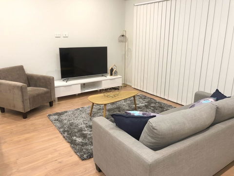 MODERN SPACIOUS 3 BR HOME - NEAR BEACH & AIRPORT - Stayed 7
