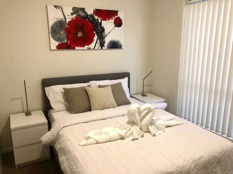 MODERN SPACIOUS 3 BR HOME - NEAR BEACH & AIRPORT - Stayed 2