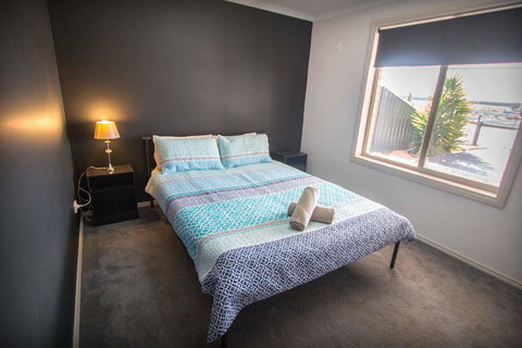 Waterfront On Jefferson, At Wellington Marina, SA - Stayed 13