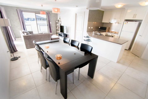 Waterfront On Jefferson, At Wellington Marina, SA - Stayed 3