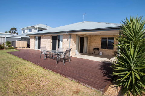 Waterfront On Jefferson, At Wellington Marina, SA - Stayed 20