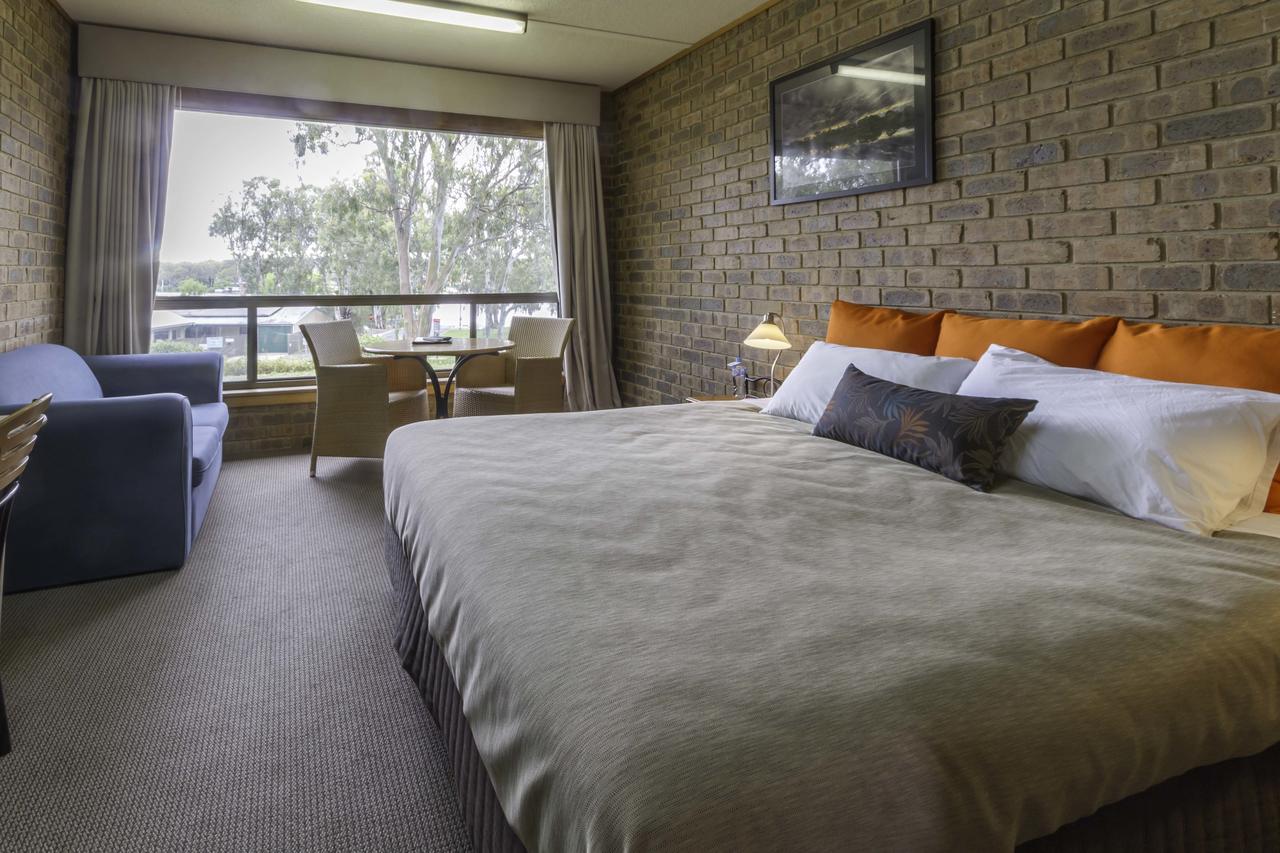 Mannum SA Stayed