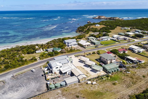 Rocks Retreat House With Sea Views - Stayed 17