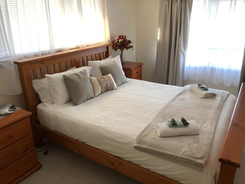 Rocks Retreat House With Sea Views - Stayed 2