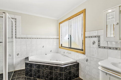 Rocks Retreat House With Sea Views - Stayed 12