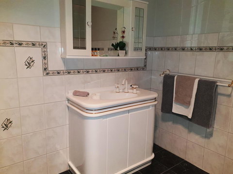 Rocks Retreat House With Sea Views - Stayed 15