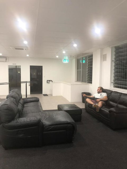 Perth City Backpackers Hostel - Note - Valid Passport Required To Check In - Stayed 12