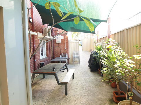 The Emperors Crown Hostel - Stayed 17