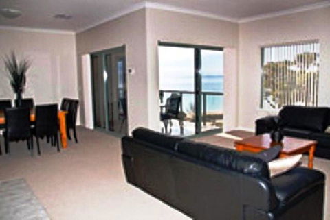 Boardwalk By The Beach - Stayed 7