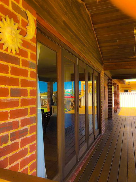 The Compass Beach House - Stayed 7