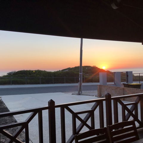 The Compass Beach House - Stayed 9